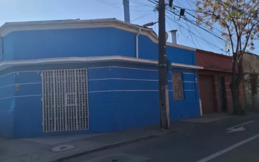 Amplia Casa con Local Comercial 114/170 – Santiago.